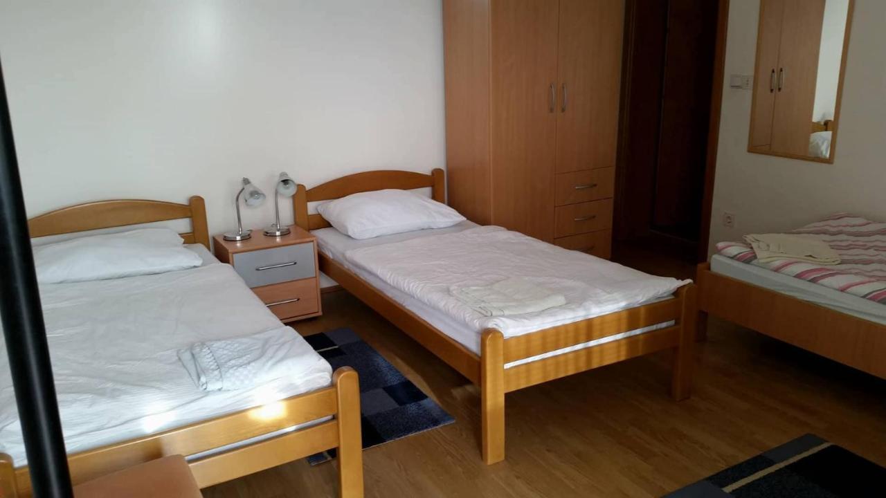 Prenociste Dzinic Zupanja Exterior foto