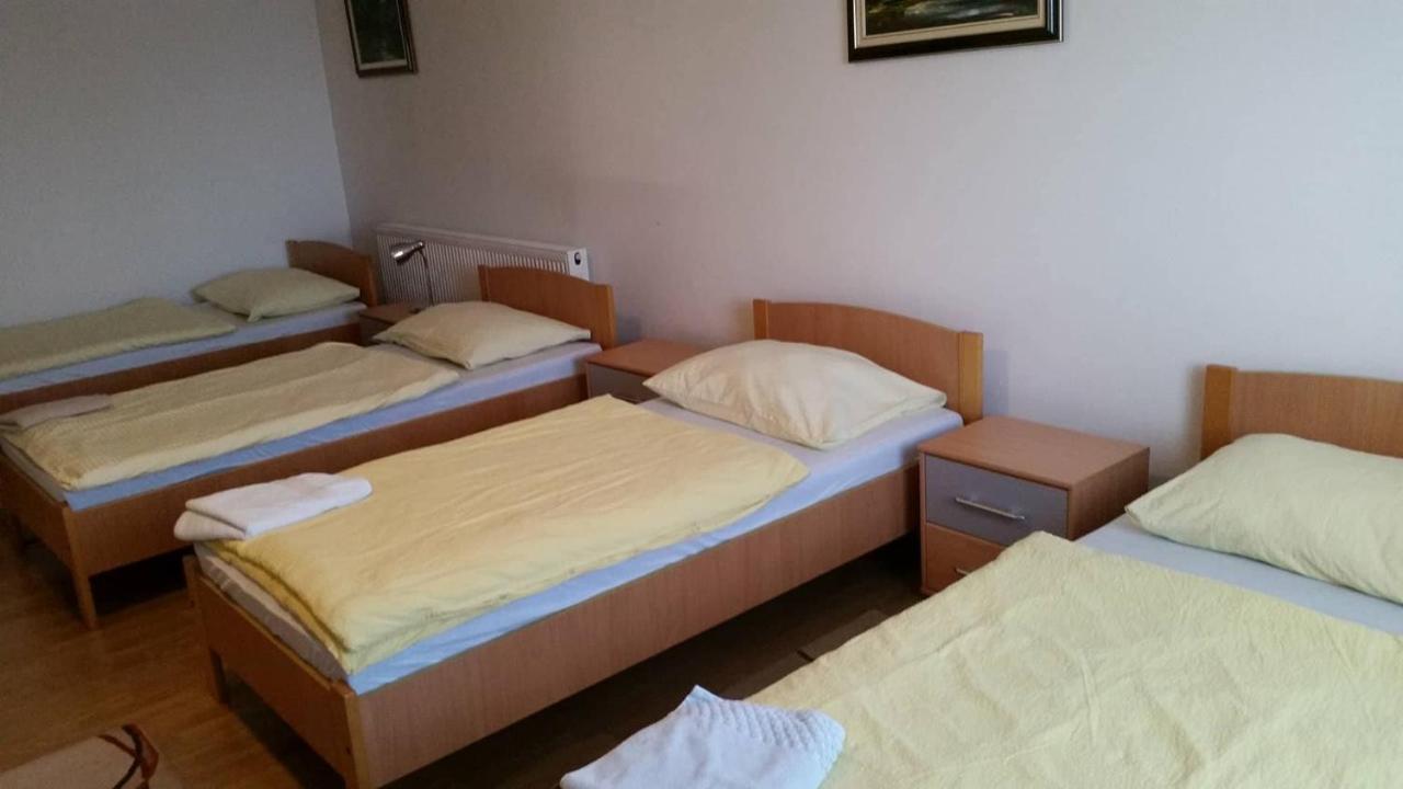 Prenociste Dzinic Zupanja Exterior foto