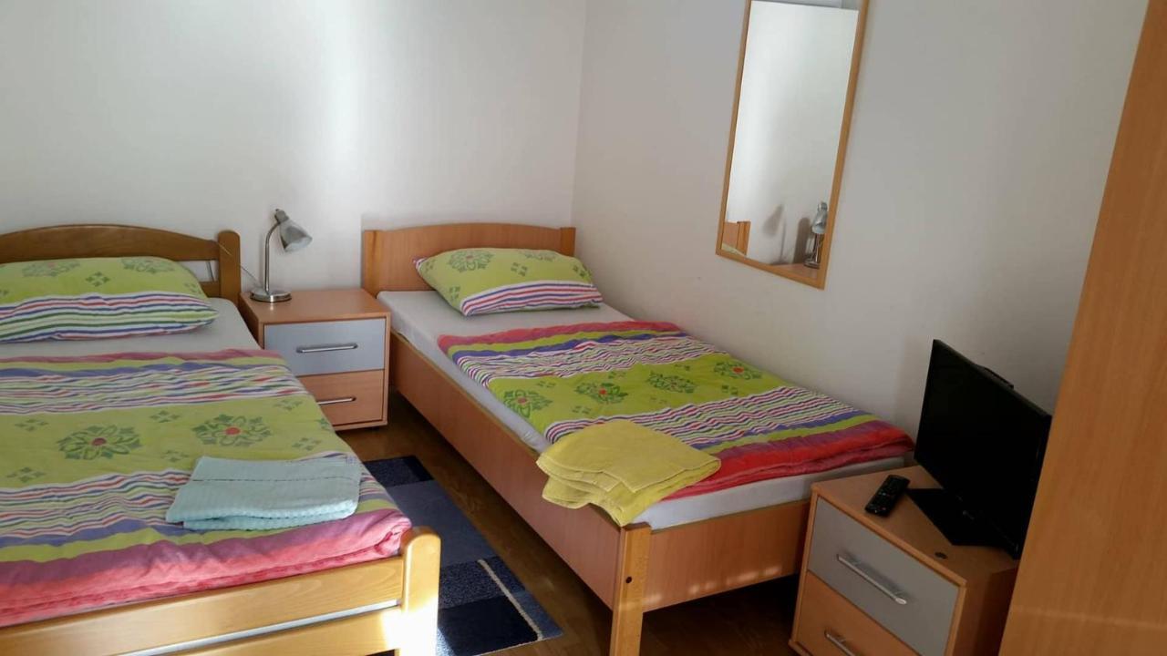 Prenociste Dzinic Zupanja Exterior foto