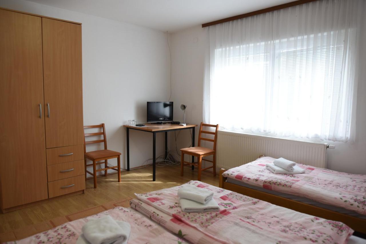 Prenociste Dzinic Zupanja Exterior foto