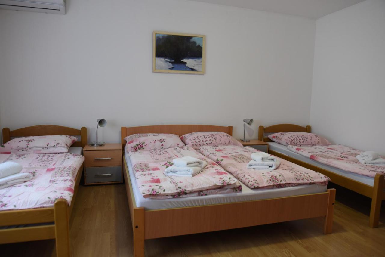 Prenociste Dzinic Zupanja Exterior foto