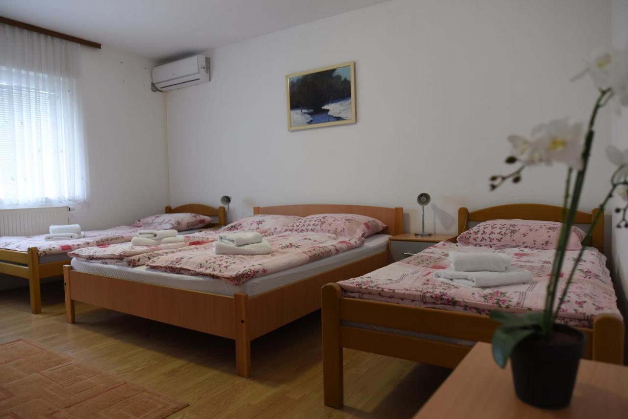 Prenociste Dzinic Zupanja Exterior foto