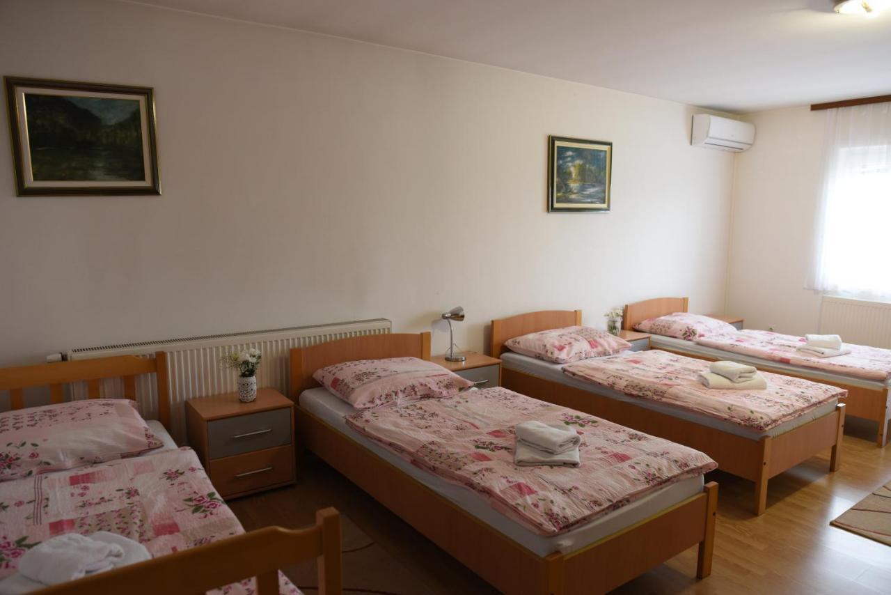 Prenociste Dzinic Zupanja Exterior foto