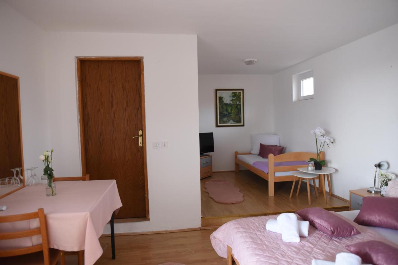 Prenociste Dzinic Zupanja Exterior foto
